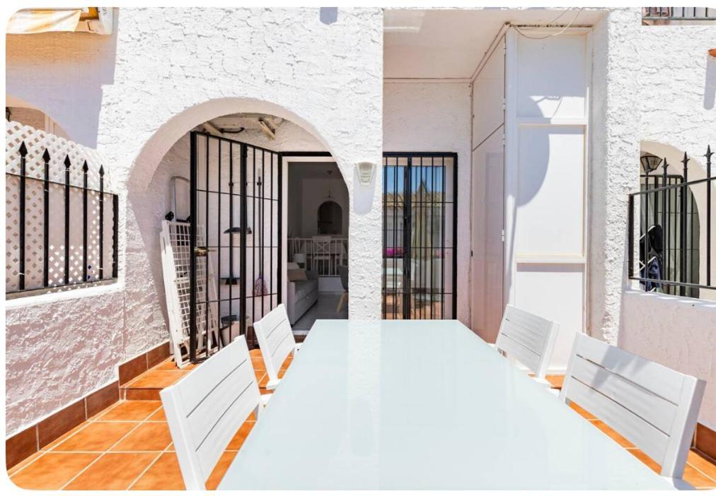La Casa En La Carihuela Playa A 4 Minutos A Pie Villa Torremolinos Buitenkant foto
